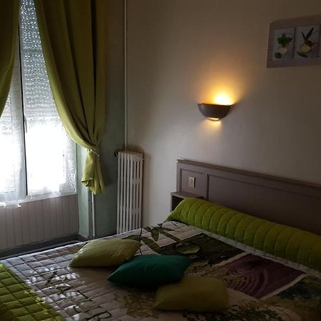 Fresnay-sur-Sarthe Hotel Ronsin מראה חיצוני תמונה
