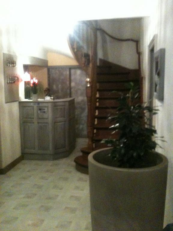 Fresnay-sur-Sarthe Hotel Ronsin מראה חיצוני תמונה