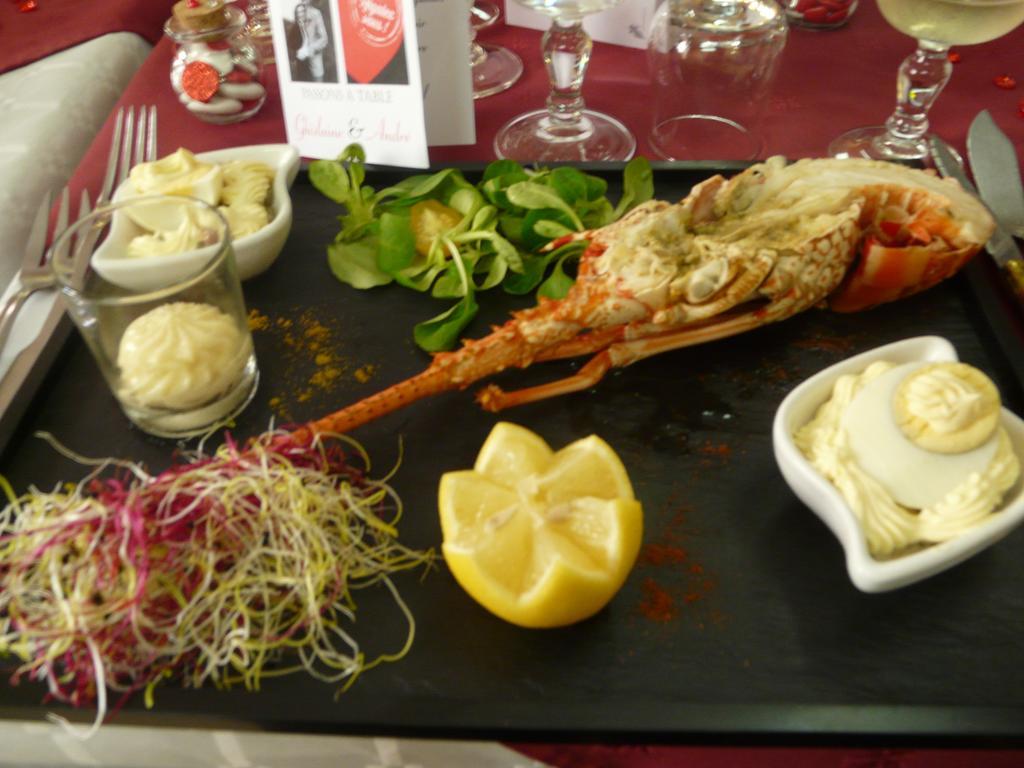 Fresnay-sur-Sarthe Hotel Ronsin מראה חיצוני תמונה