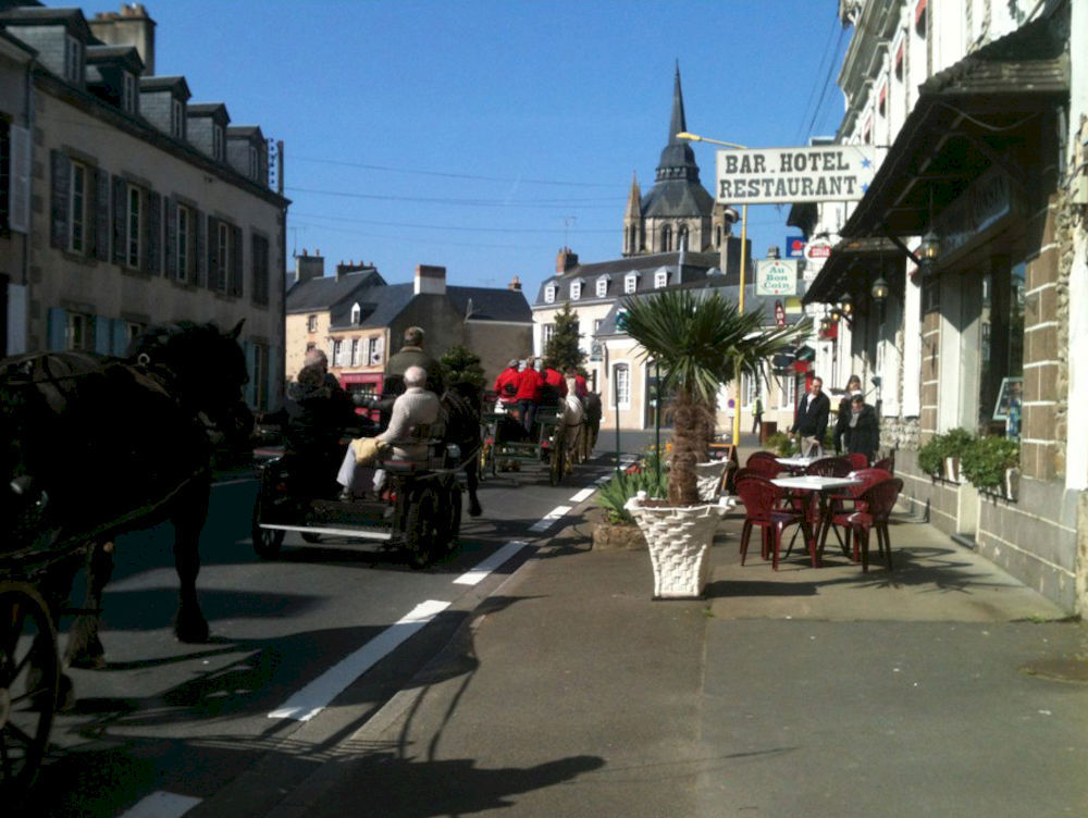 Fresnay-sur-Sarthe Hotel Ronsin מראה חיצוני תמונה